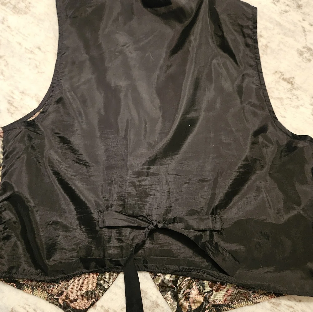 Barba Floral Tapestry Vest - Black, Pink, Green - Picture 4 of 7